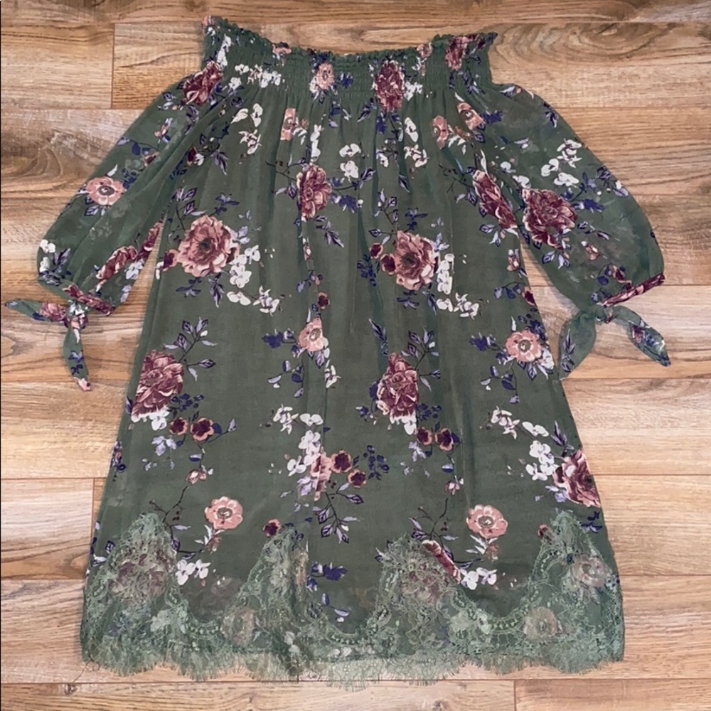 Off-The-Shoulder Green Lace Dress